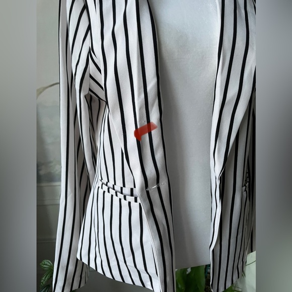 ACTIVE USA PINSTRIPE BLAZER 🫦 - Picture 8 of 10